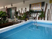 Cozy mountain jungle wood home with Kid Pool - B&B Kuala Kubu Bharu