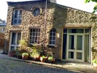 Edgerton coach house, Detached cottage in town, Spacious rustic charm - B&B Lindley