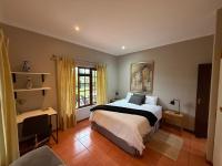 Ravenscroft Cottage Ezulwini - Stylish A-Frame Furnished Cottage in Mantenga - B&B Ezulwini