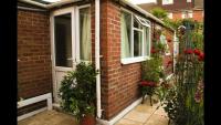 Private Garden Studio Close to Warner Bros with Parking - Bed and Breakfast Abbots Langley