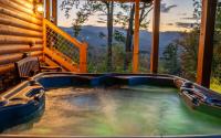 Fantastic View King Beds Fire pit Hot tub Pet friendly Mins GBPF - B&B Gatlinburg
