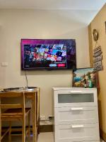 Fame Residences 1BR Condo Smart TV with Netflix - B&B Manila