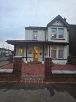 Designer Luxury 3BR Home Spacious & Serene - Chambres d'hôtes Bedford