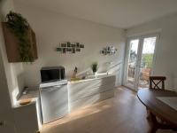 Dachgeschosswohnung mit Balkon in gruener Umgebung in der Naehe von Koeln - B&B Leverkusen