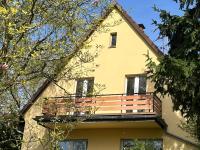 Dachgeschosswohnung mit Balkon in gruener Umgebung in der Naehe von Koeln - B&B Leverkusen