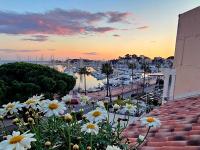 Duplex de 95 m2 sur le port, 17m2 de terrasse,parking - B&B Bandol