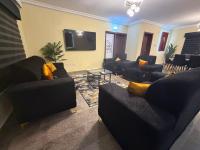 Max Heron, Gorgeous 2 Bedroom - Bed and Breakfast Ikeja