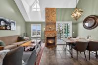 Top Floor with Loft | Pool | Mountain Views (NEW LISTING!) - B&B Radium