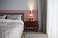 GrandStay MidTown Exclusive central apartment with Resident parking Bath and shower King bed and much more - B&B Chişinău