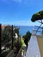 HOST4U - Melinda's Beach House in Imperia with big Terrace - B&B Imperia