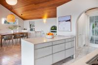 Charming Mediterranean Villa Ocean Views & Pool - B&B Sunshine Beach