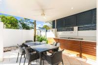 Immaculate Riverside Apartment With Heated Pool - B&B Neusa Vale