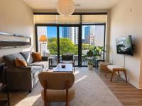 East Side Luxury 1BR Apt - Near Brady St with Balcony and Lounge - B&B Milwaukee