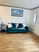 Coastal Flat Steps to Beach Relaxing Escape - B&B Kent