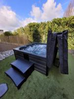 Maisons de Familles Belle demeure citadine avec billard -babyfoot-SPA - Chambres d'hôtes Villedieu-les-Poêles