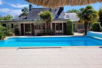 Maisons de Familles Beautiful beachfront home with a spa pool - B&B Gouville-sur-Mer