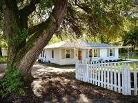 White Picket Fence - EV Charger! - B&B West Columbia