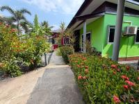 Khaolak Beachhouse Kelolo - B&B Khao Lak