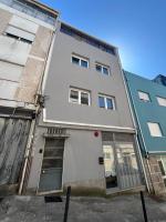 Modern 2-Bedroom Apartment in the Heart of Braga - Chambres d'hôtes Braga