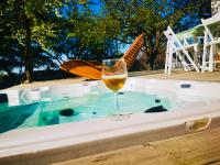 Romantic Retreat with Private Jacuzzi - B&B Klagstorp