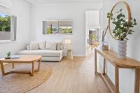 Stylish Coffs Central Retreat, Near Beach, Sleep 6 - Ferienwohnung Coffs Harbour