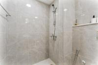 Mira Holiday Homes Modern 2 Bedroom Apartment at RR Residence - Chambres d'hôtes Dubaï