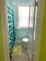 Cozy Apartment Steps from the Beach - The Ethan - Chambres d'hôtes Saint Joseph