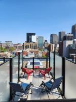 Penthouse with a great view in DT! 5 mins to metro - B&B Montréal