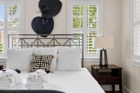 Upstairs Studio36 Walk to King St with Balcony - B&B Charleston