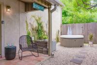 The Wagen Haus, fireplace and hot tub! - Bed and Breakfast Fredericksburg