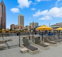 Midtown Atlanta High-Rise King Suite - Rooftop Pool - Gym - Parking - Chambres d'hôtes Atlanta
