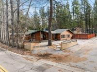 Rare Indoor Pool, Game Room & Courts, 5 Blocks to Snow Summit - Bed and Breakfast Big Bear Lake