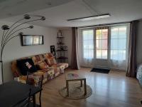 Logement 35m2 en rez de chaussée de notre maison, terrasse couverte , espace extérieur, parking privé fermé, a 3 km du centre ville du puy en Velay, tous commerces alimentaires à 200metres - Chambres d'hôtes Chadrac