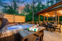 Wine Pine Times - Sauna Hot Tub & Fenced Dog Yard - B&B Broken Bow