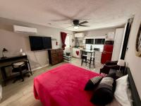 Units near USF - RubyRoom, RedRoom, Emerald Place - B&B Tampa