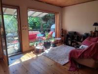 Maison en bois sur pilotis avec jardin - Bed and Breakfast Saint-Étienne-du-Valdonnez