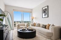 Luxury Hollywood Condo Skyline View Pool ,Jacuzzi , Gym& Parking - B&B Los Ángeles
