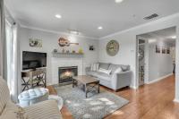 Walk to Broadway! 2BR2BATH Condo, Sleeps 6, Pool - B&B Nashville