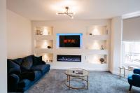 Seabreeze Retreat-Luxury 2 Bedroom Apartment-Free Private Gated Parking On-Site - B&B Scarborough