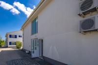 Wabi Sabi | Pool Apartments - Ferienwohnung Brzac