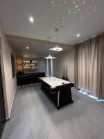 Aisha Homestay Pontian Snooker Karaoke Netflix 10pax - B&B Kampung Tengah