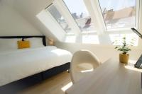 Cozy Central Apartment with Wooden Accents & Terrace l JOS16 - Chambres d'hôtes Vienne