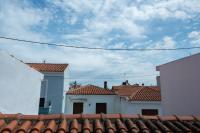 Detached house in the center - B&B Mitilene