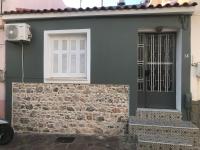 Detached house in the center - B&B Mitilene