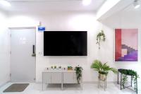 Bianca 2BHK in Bandra W by Square One Stays - Bed and Breakfast Bombay