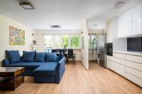 Las Bielański Lavish Apartment by BookingHost - B&B Varsavia