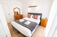 Casa do Mike - Cozy 1 Bedroom Apartment Steps from the Beach - B&B Nazaré