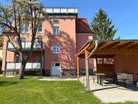 Apartmenthaus Landeskrone Dresden für Gruppen bis 20 Personen, 2 Wohnungen, Sauna, Dachterrasse & Garten - Chambres d'hôtes Dresde