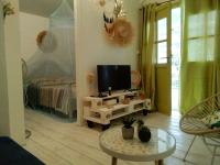 Charmant Chalet F2 belle terrasse - Bed and Breakfast Fort-de-France