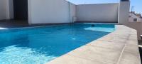 Casa Amorosa Apartment - With Pool and Close to Beach, City Centre and Bus Station - Chambres d'hôtes Torrevieja